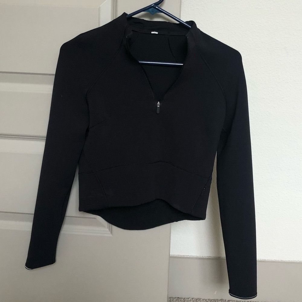 Black cropped pullover